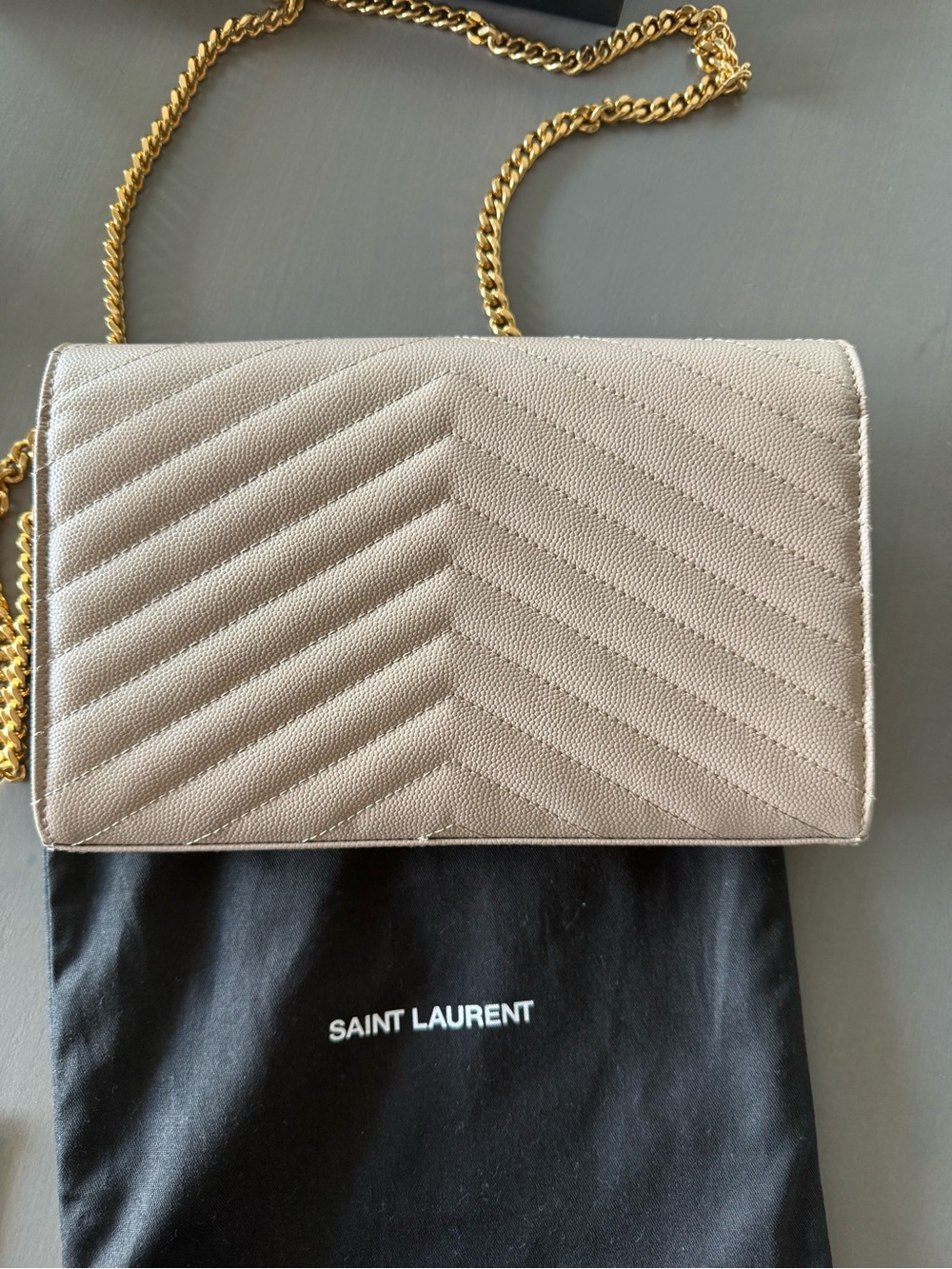 Saint Laurent Cassandre Matelassé Leather Wallet on a chain - Picture 4 of 16
